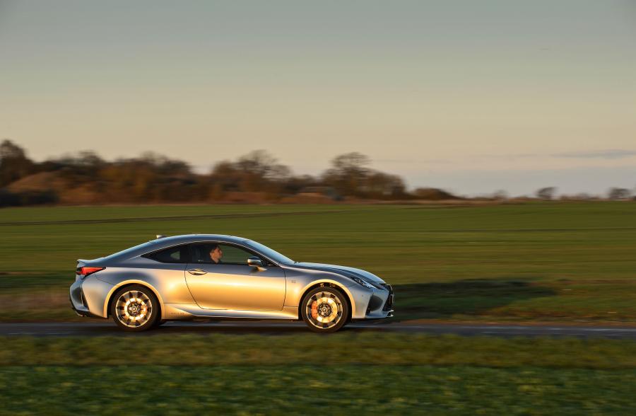  Lexus RC300h F-Sport 2019 года  (UK) (фото 38 из 40)